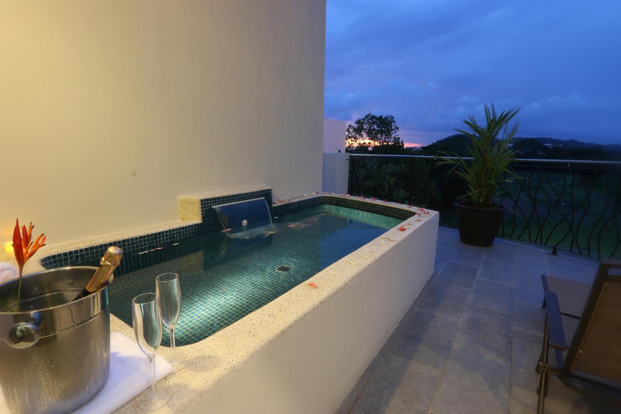 SKY PENTHOUSES 3BR 3,5 BTH - 6BR 5,5BTH at OCEANO Jacó Zimmer foto